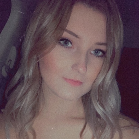 Meet your Posher, Stephanie - Picture 1 of 1